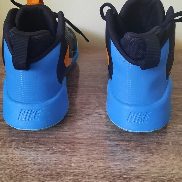 Shoes - Picture 5 of 7